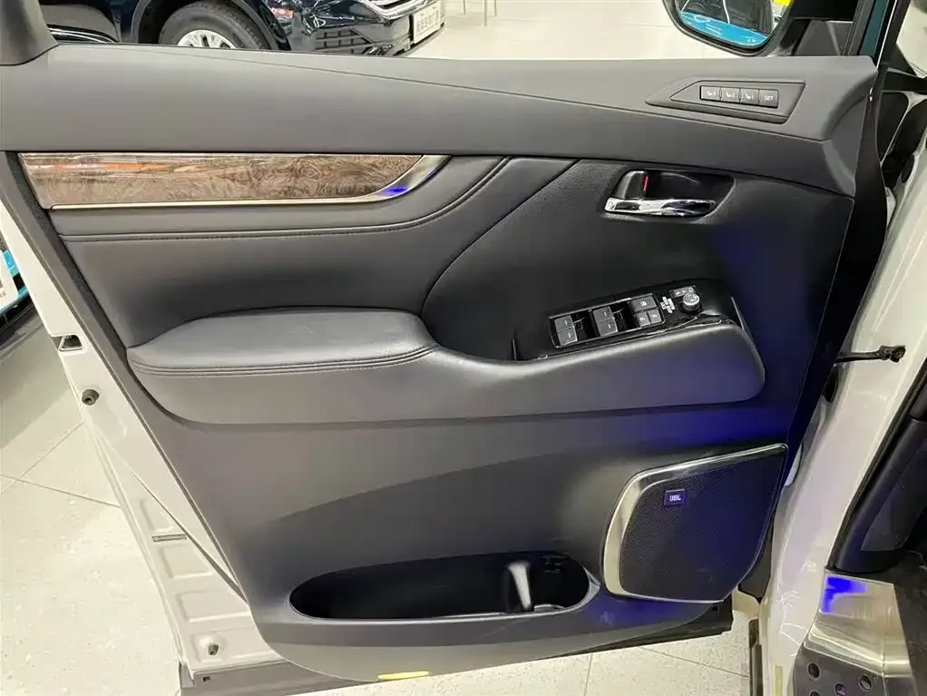 Toyota Vellfire 2022 из CN, фото 5