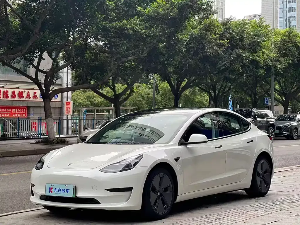 Tesla Model 3 — фото 9