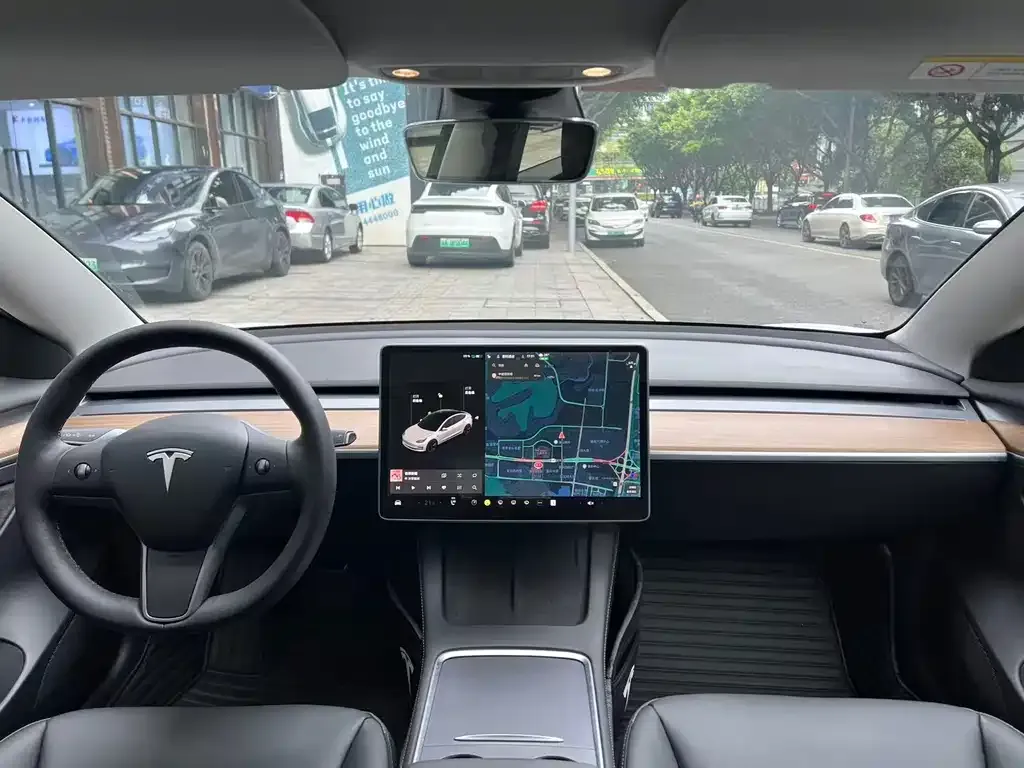 Tesla Model 3 — фото 8