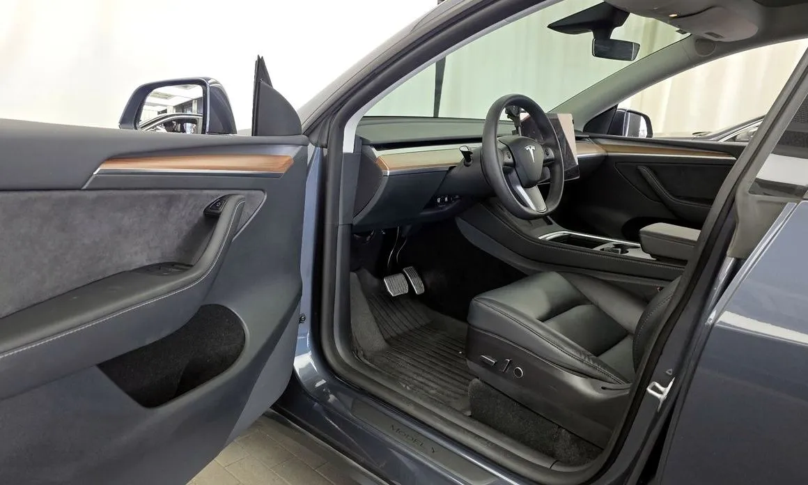 Tesla Model Y — фото 8