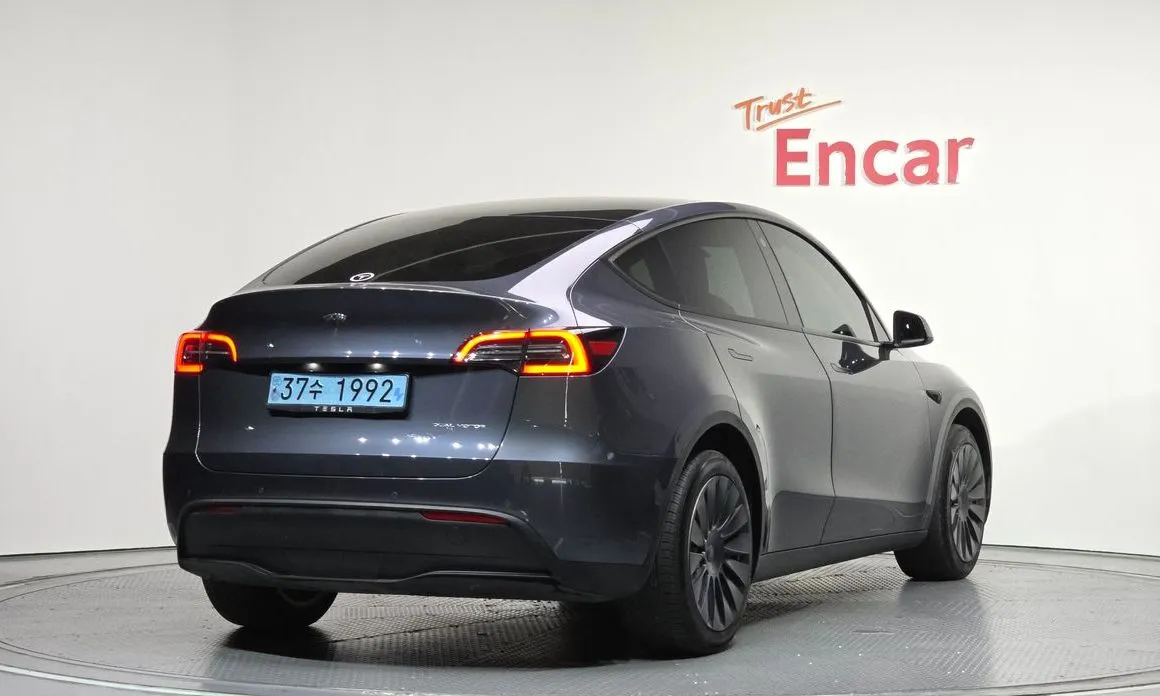 Tesla Model Y — фото 6