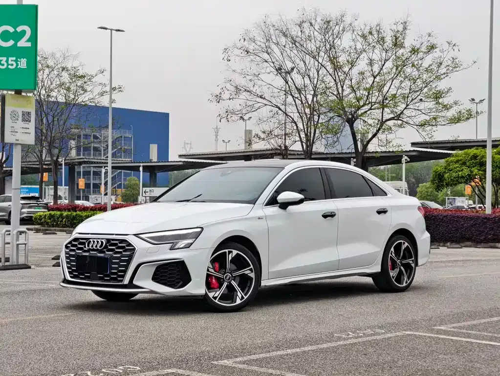 Audi A3 — фото 1