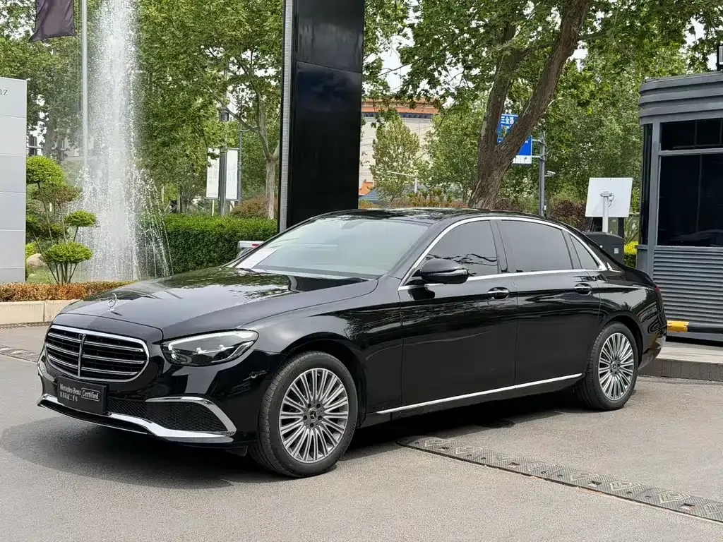 Mercedes-Benz E-Class — фото 1