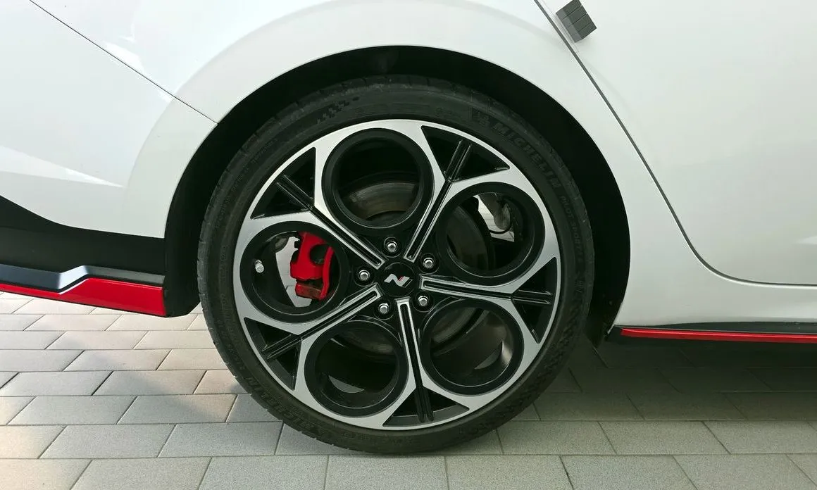 Hyundai AVANTE — фото 9