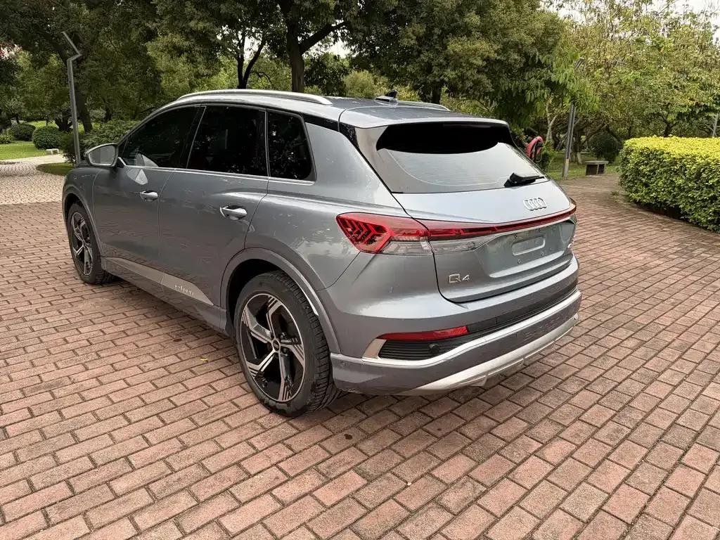Audi Q4 e-tron — фото 10