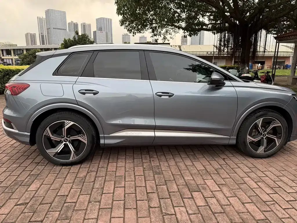 Audi Q4 e-tron — фото 8