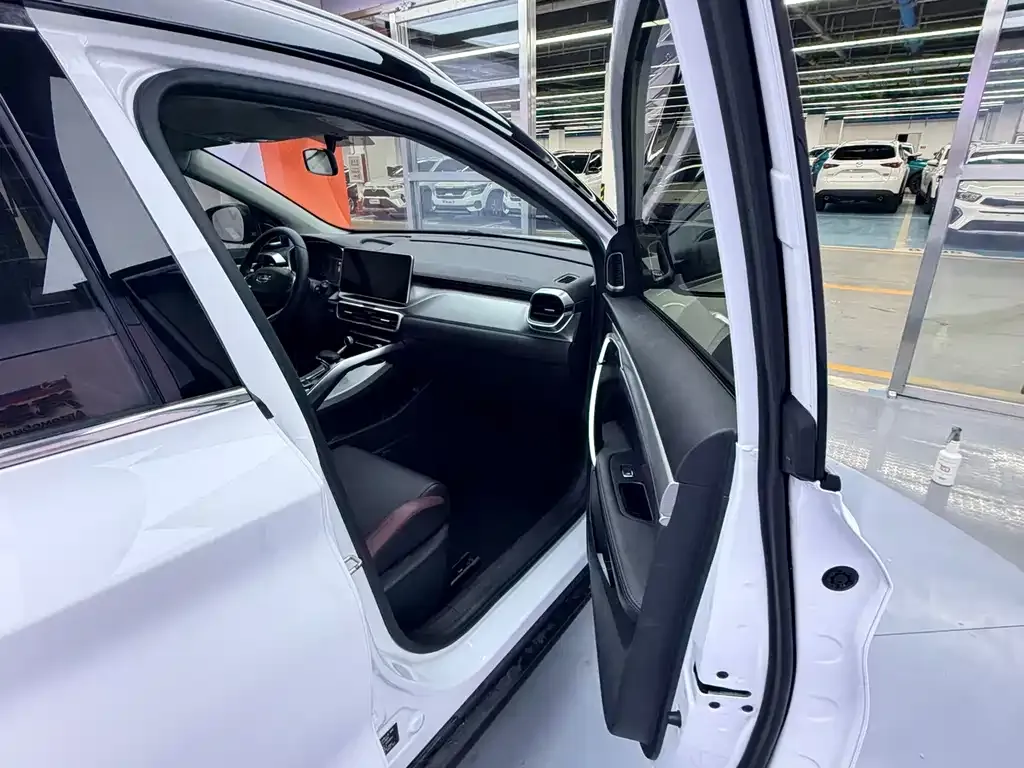 Geely Binyue — фото 10