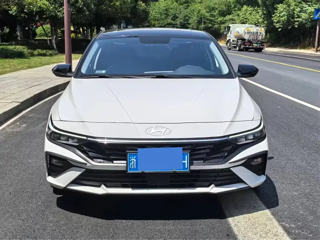 Hyundai Elantra — фото 6