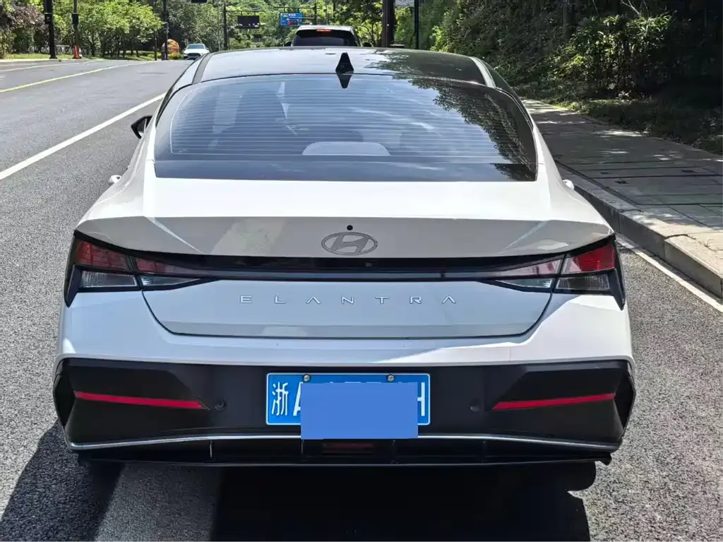 Hyundai Elantra — фото 4