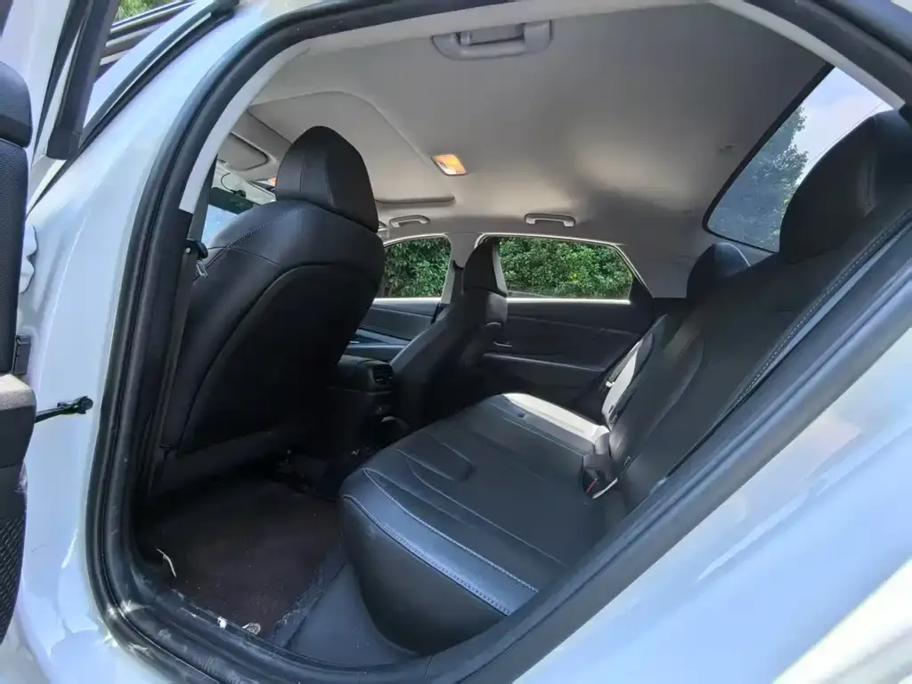 Hyundai Elantra — фото 3
