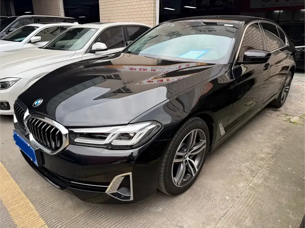 BMW 5 Series — фото 1