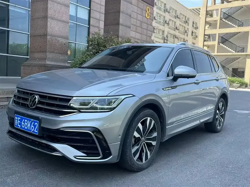 Volkswagen Tiguan L — фото 1
