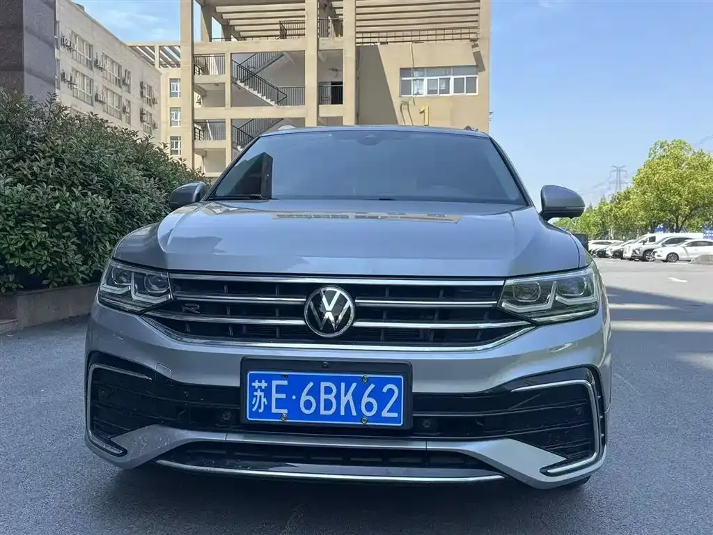 Volkswagen Tiguan L — фото 2