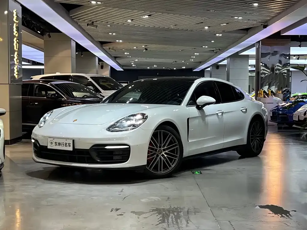 Porsche Panamera — фото 1