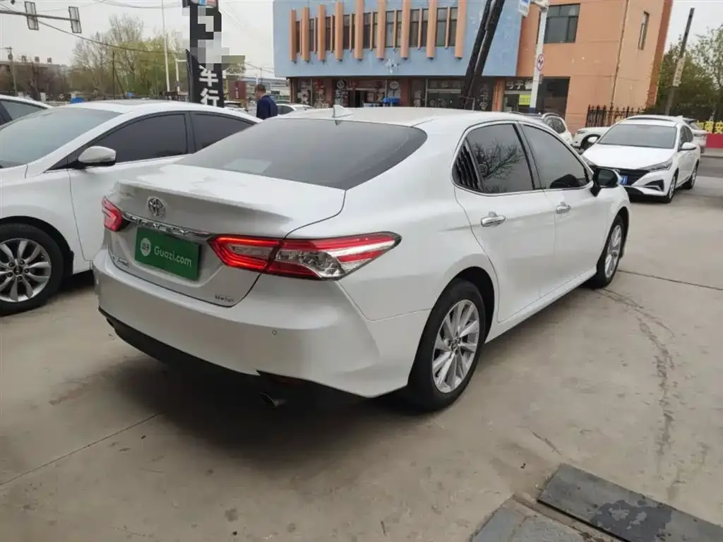 Toyota Camry — фото 5