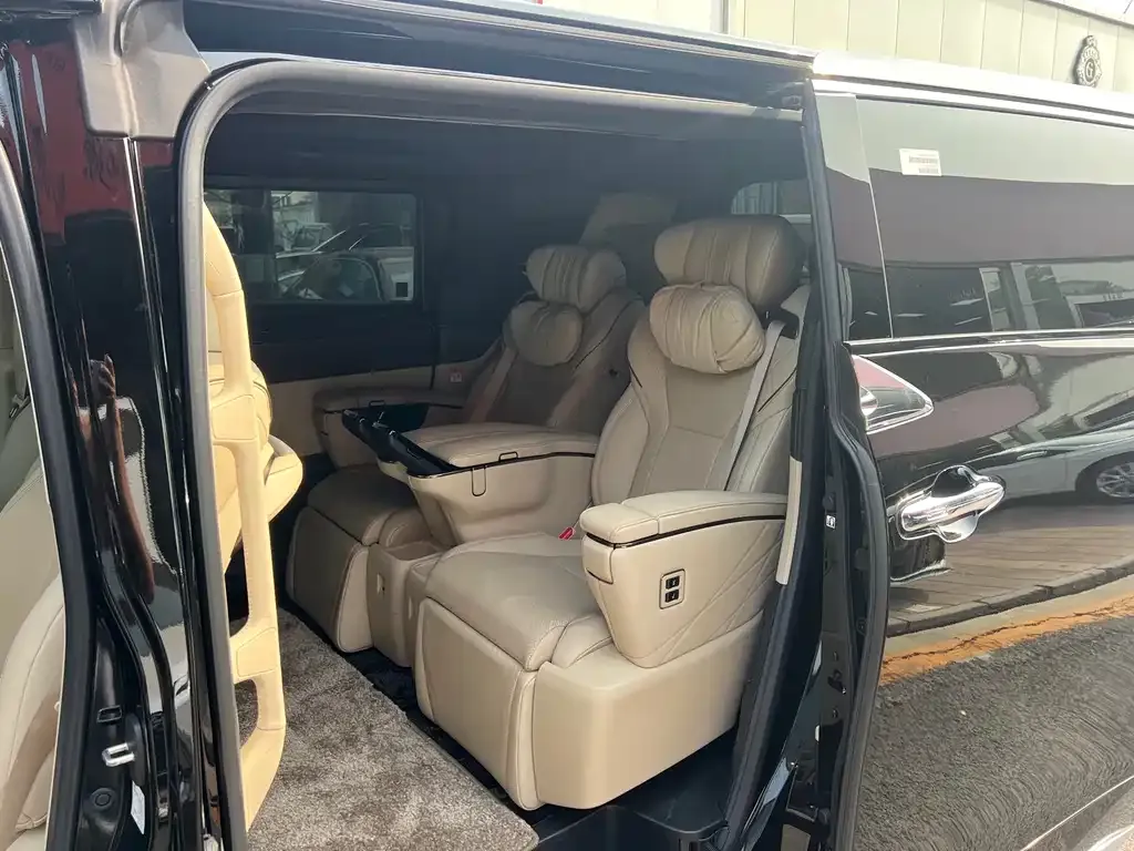 Toyota Alphard — фото 5