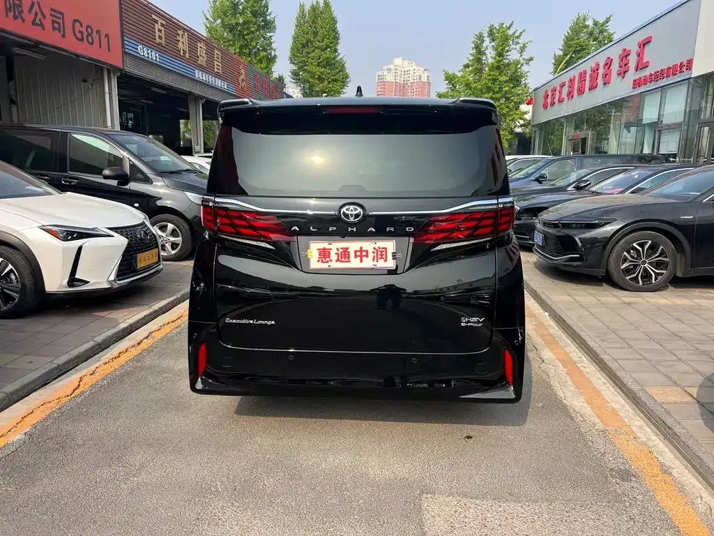 Toyota Alphard — фото 6