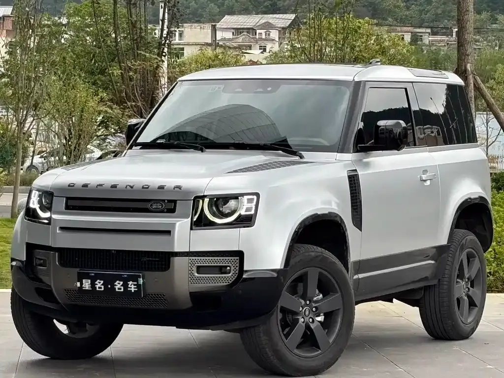 Land Rover Defender — фото 1