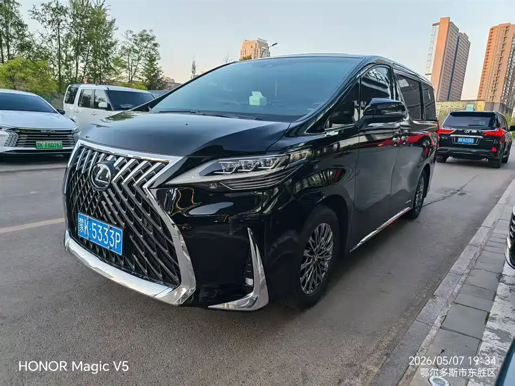 Lexus LM