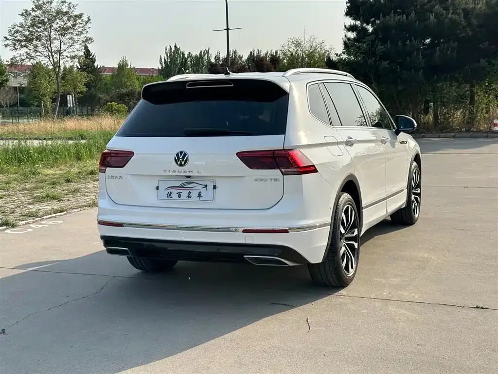 Volkswagen Tiguan L — фото 10