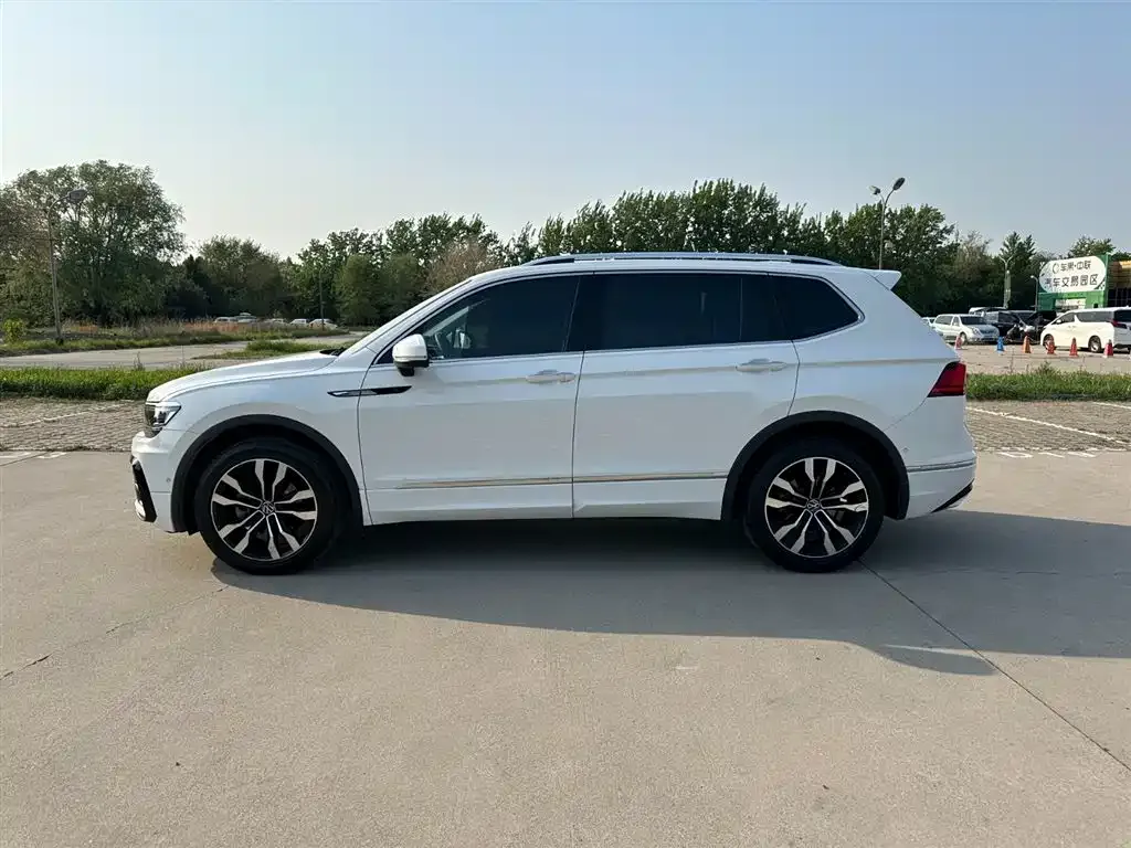 Volkswagen Tiguan L — фото 2