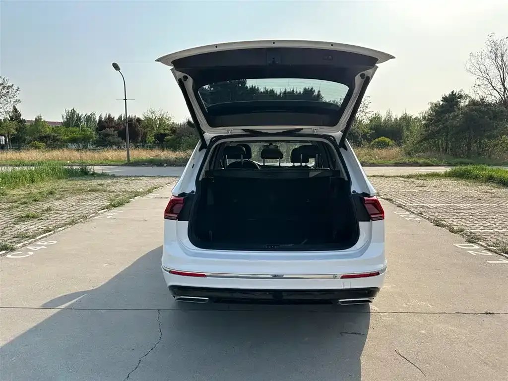 Volkswagen Tiguan L — фото 6