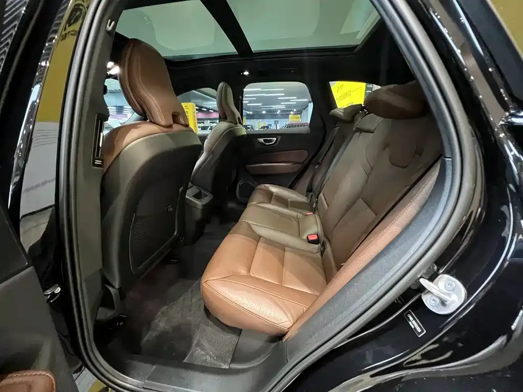 Volvo XC60 2022 из CN, фото 7