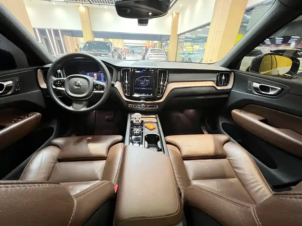 Volvo XC60 2022 из CN, фото 3