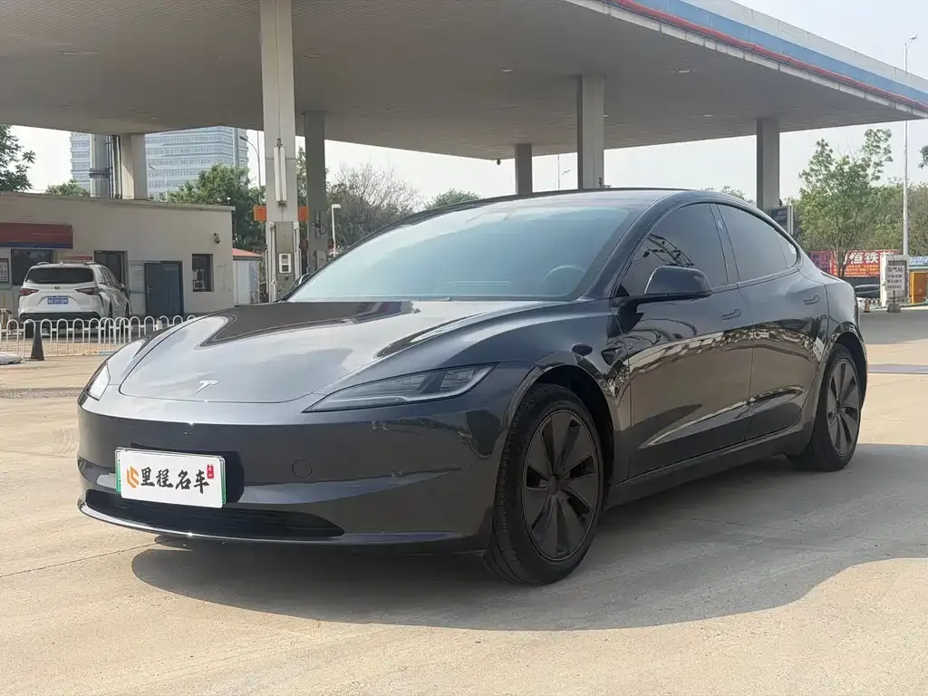 Tesla Model 3 — фото 1