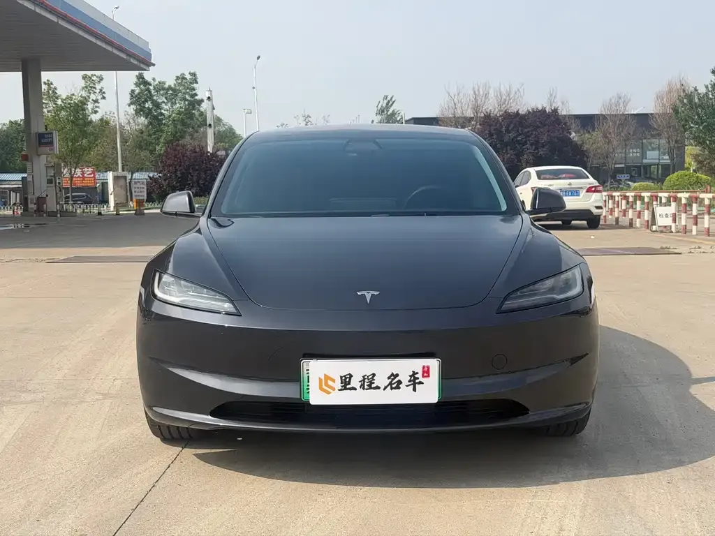 Tesla Model 3 — фото 10