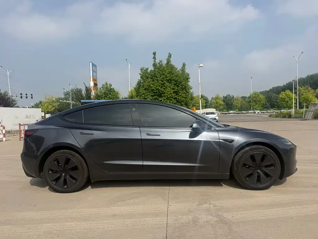 Tesla Model 3 — фото 7