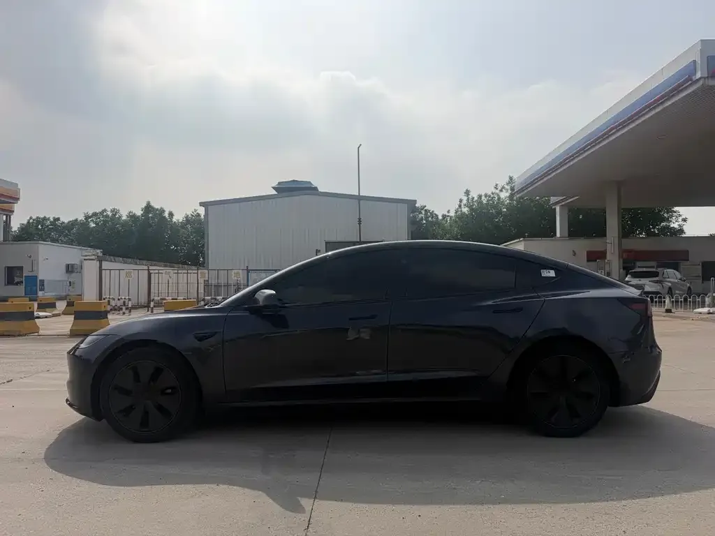 Tesla Model 3 — фото 8