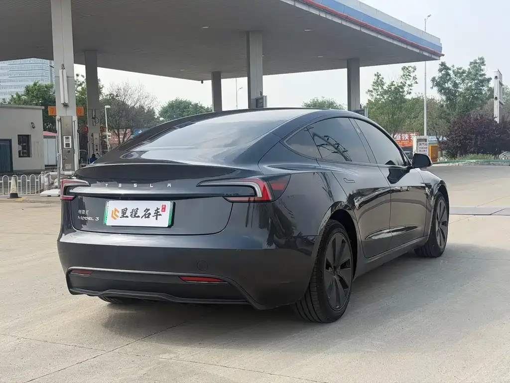 Tesla Model 3 — фото 6