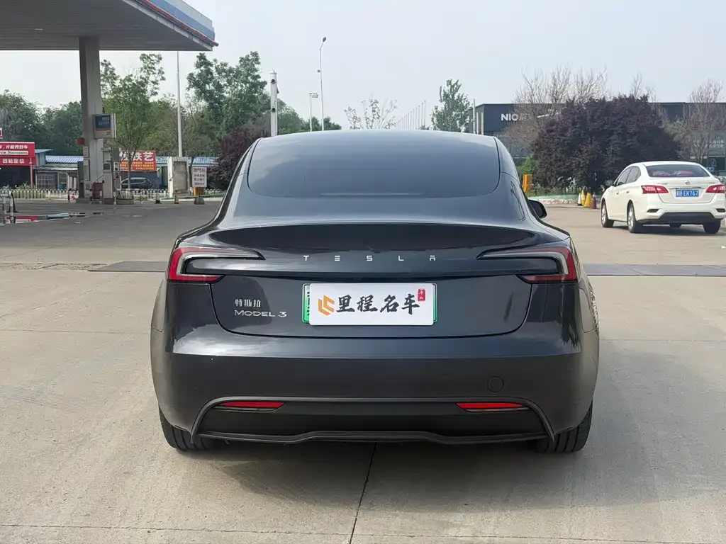 Tesla Model 3 — фото 4