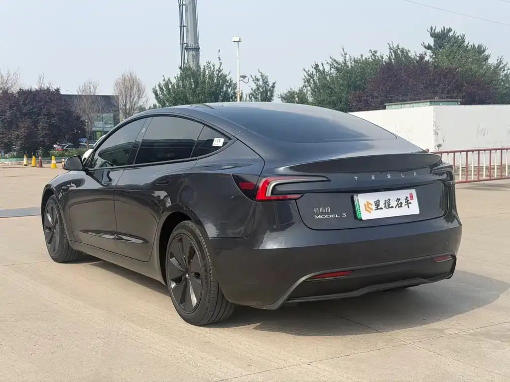 Tesla Model 3 — фото 5
