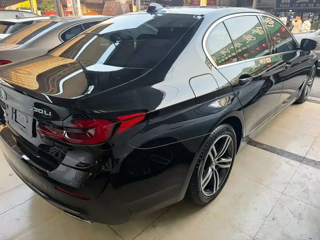 BMW 5 Series — фото 2