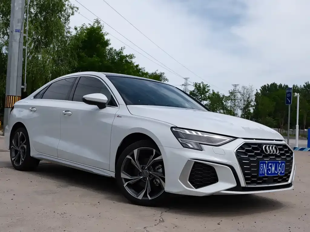 Audi A3 — фото 1