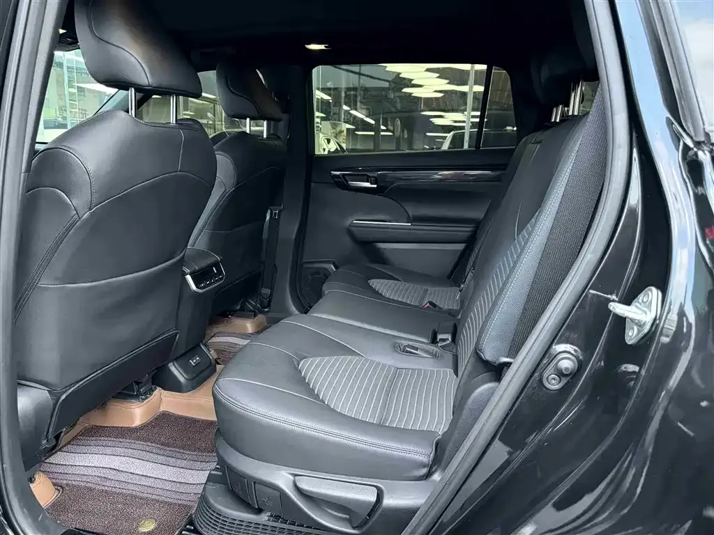 Toyota Crown Kluger 2023 из CN, фото 3