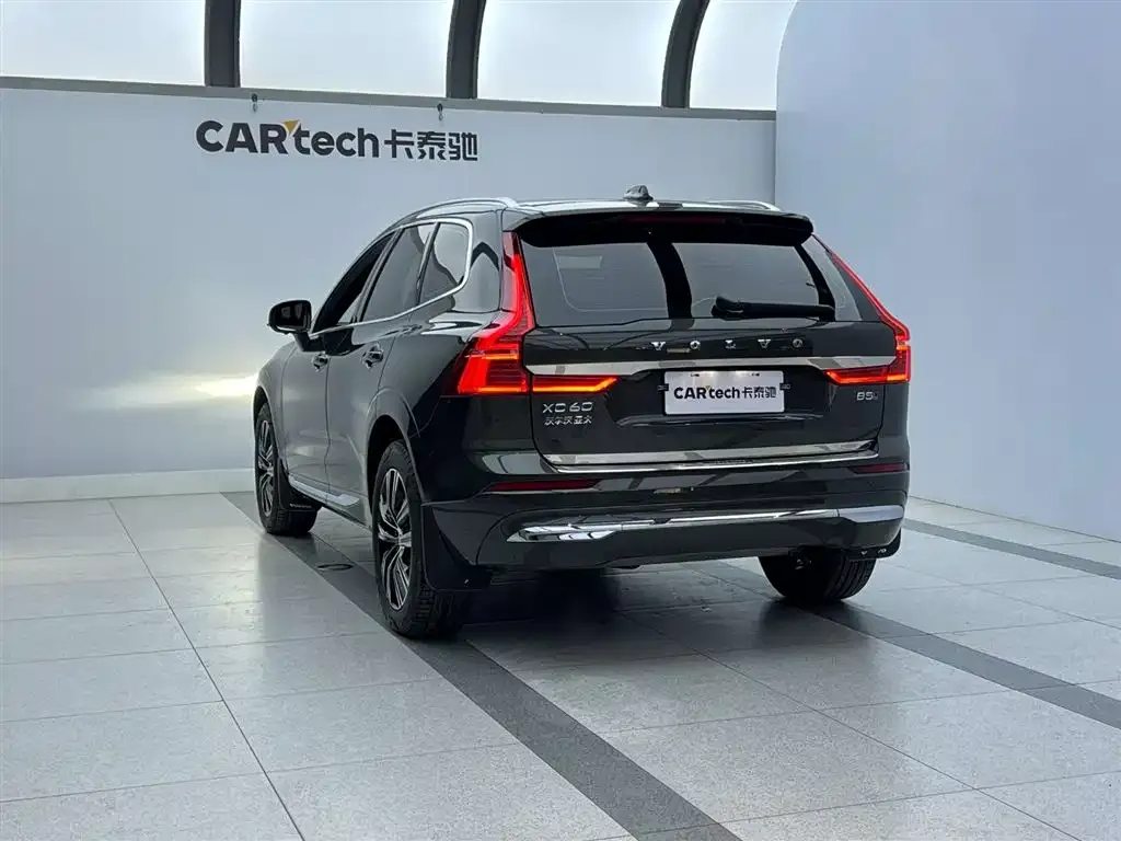 Volvo XC60 — фото 6