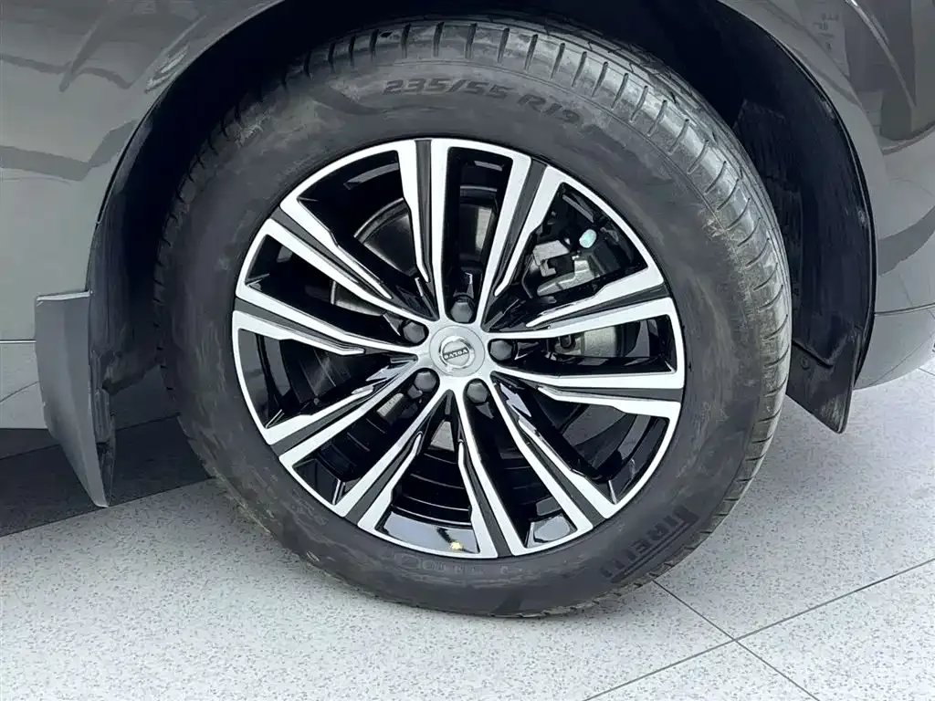 Volvo XC60 — фото 10