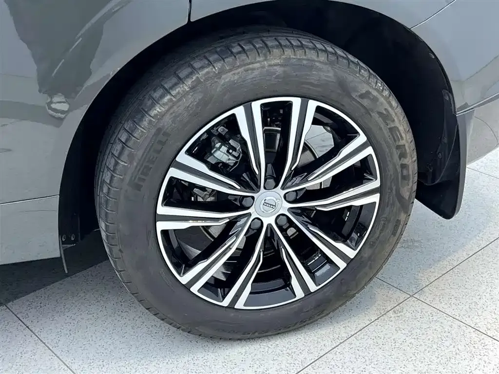 Volvo XC60 — фото 7