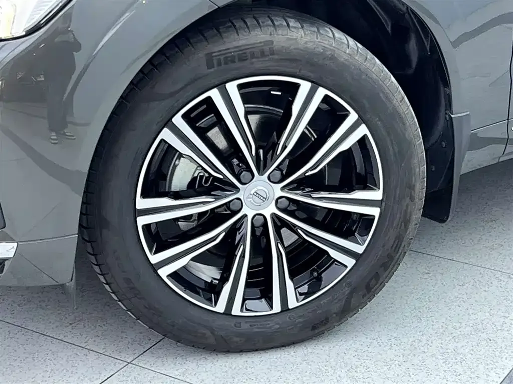 Volvo XC60 — фото 9