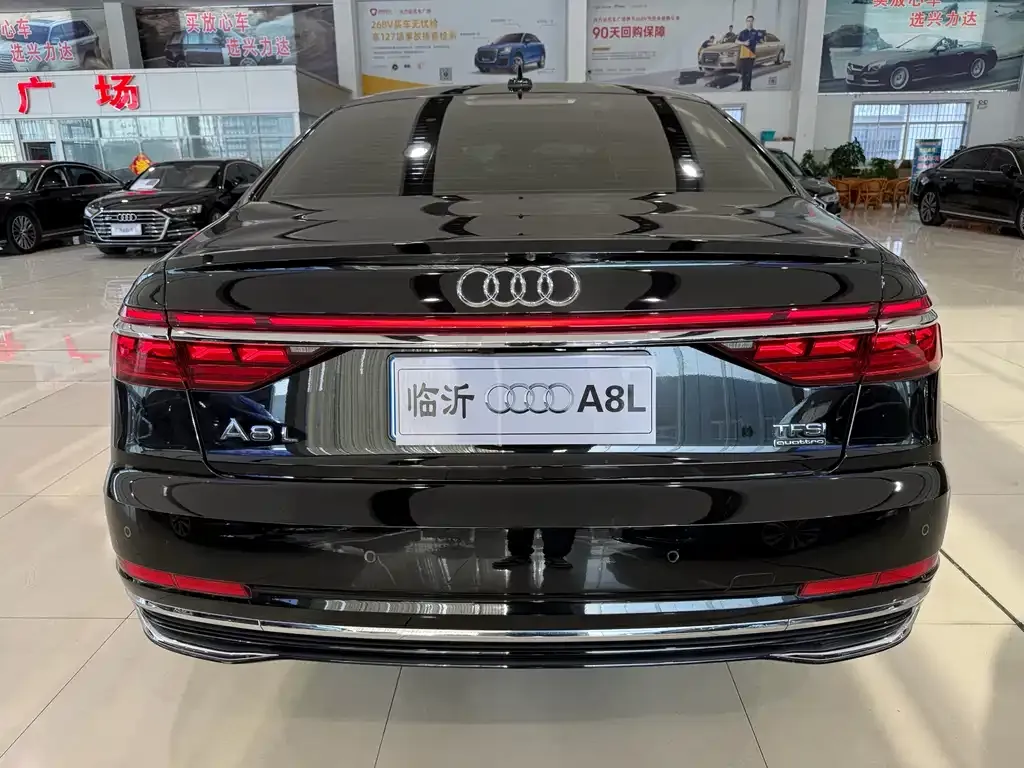 Audi A8 — фото 8
