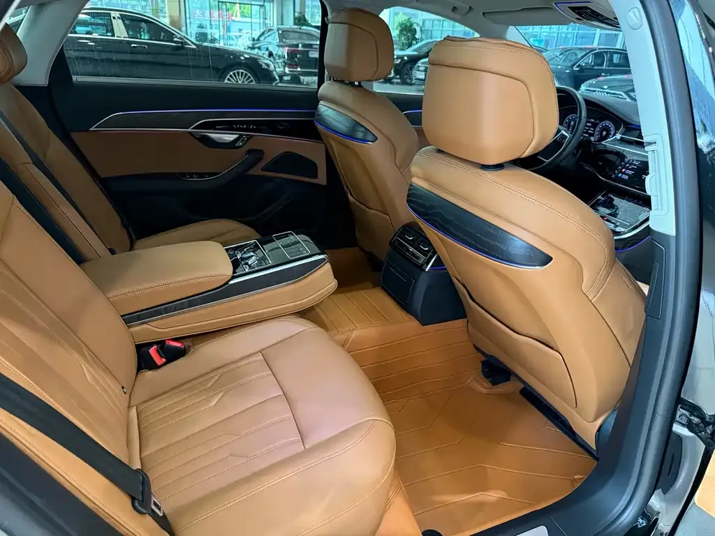 Audi A8 — фото 3
