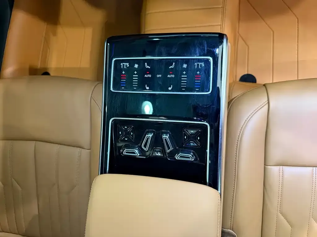 Audi A8 — фото 2