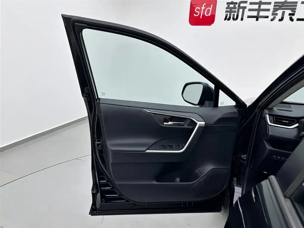 Toyota RAV4 2024 из CN, фото 2