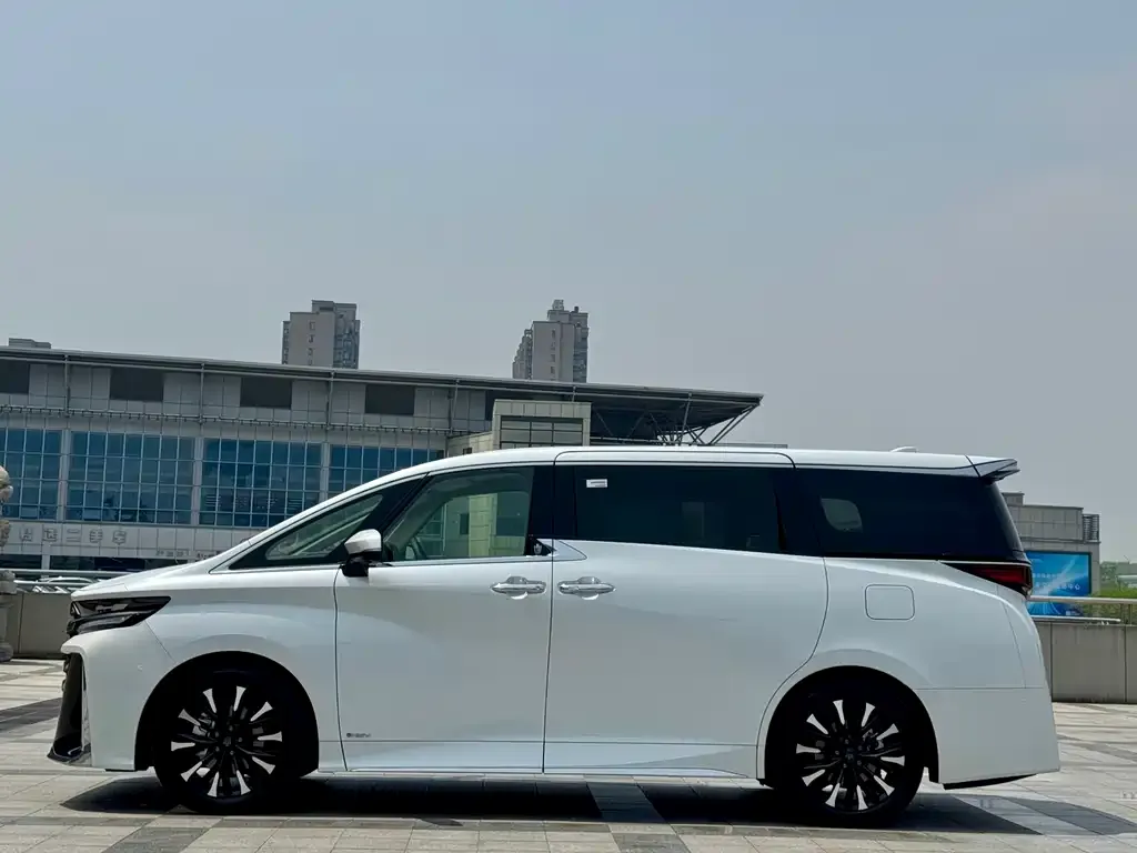 Toyota Vellfire — фото 2
