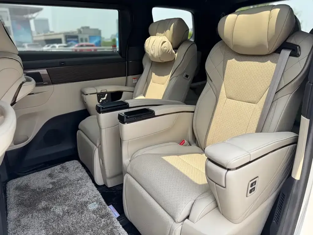 Toyota Vellfire — фото 8