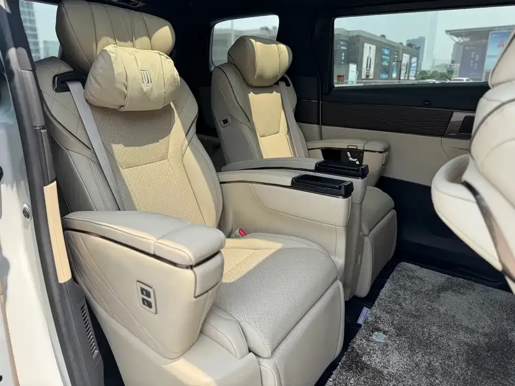 Toyota Vellfire — фото 3