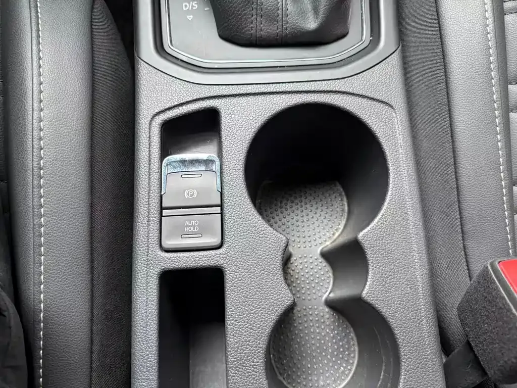 Volkswagen Touran 2023 из CN, фото 6